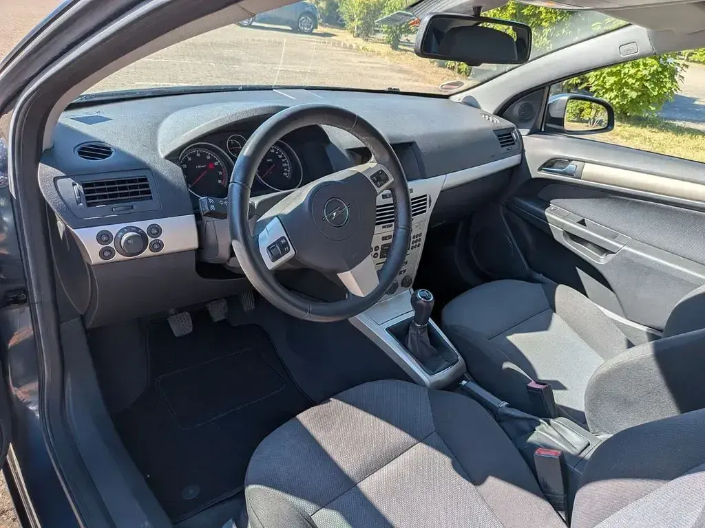 Używany Opel Astra GTC 116 KM (85 kW) 2007 Niebieski Sedan/Limuzyna