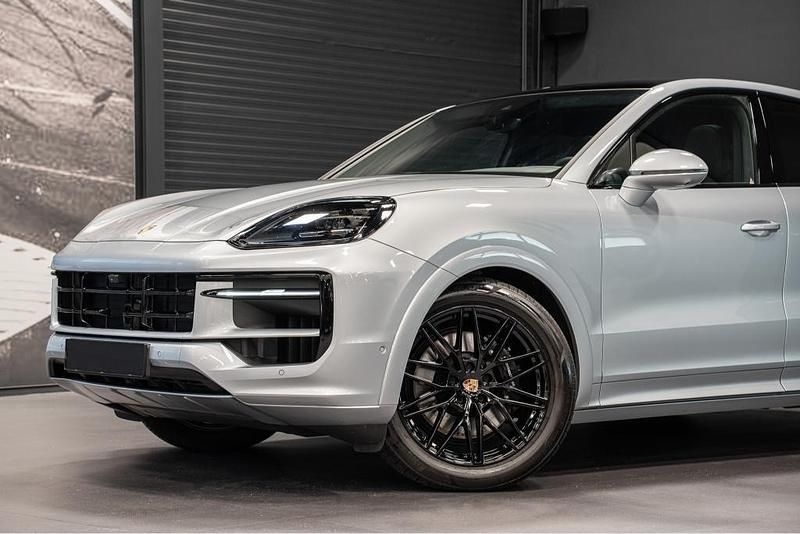 Gebraucht Porsche Cayenne Coupe Sport 305 PS (224 kW) 2025 Silber Coupé
