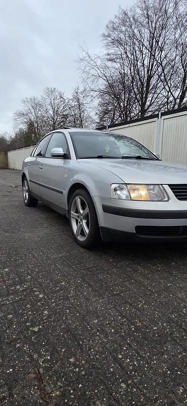 Gebraucht VW Passat 116 PS (85 kW) 2000 Silber Limousine