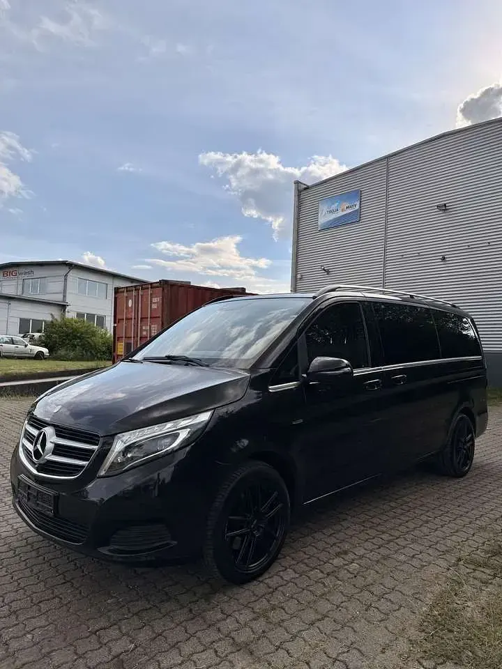 Gebraucht Mercedes V250 Avantgarde 204 PS (150 kW) 2017 Schwarz Van / Kleinbus