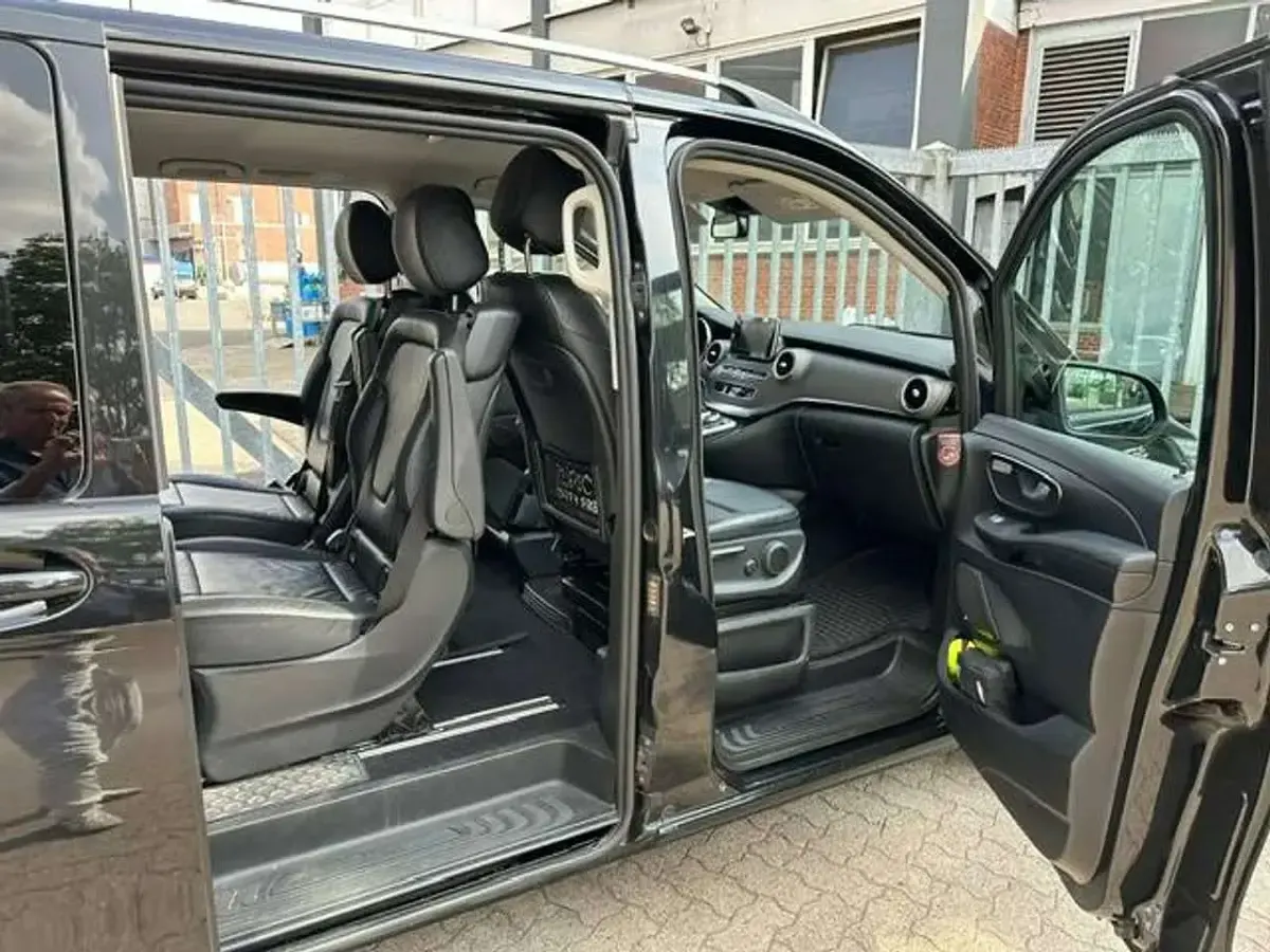 Gebraucht Mercedes V220 Avantgarde 163 PS (119 kW) 2017 Schwarz Van / Kleinbus