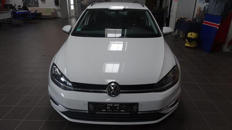 Weiß Gebraucht 2017 VW Golf VII Comfortline Kombi | 9.780 € (Superpreis) - Bild 1/4