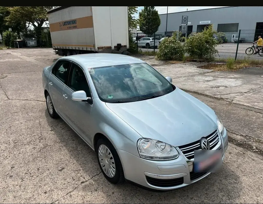 Gebraucht VW Jetta 102 PS (75 kW) 2005 Silber Limousine