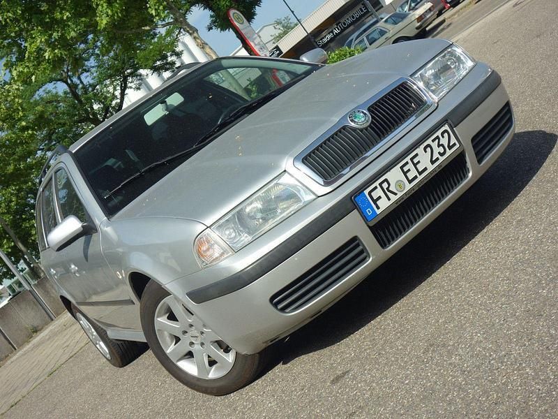 Silber Gebraucht 2007 Skoda Octavia Tour Kombi | 2.300 € (Fairer Preis) - Bild 1/4