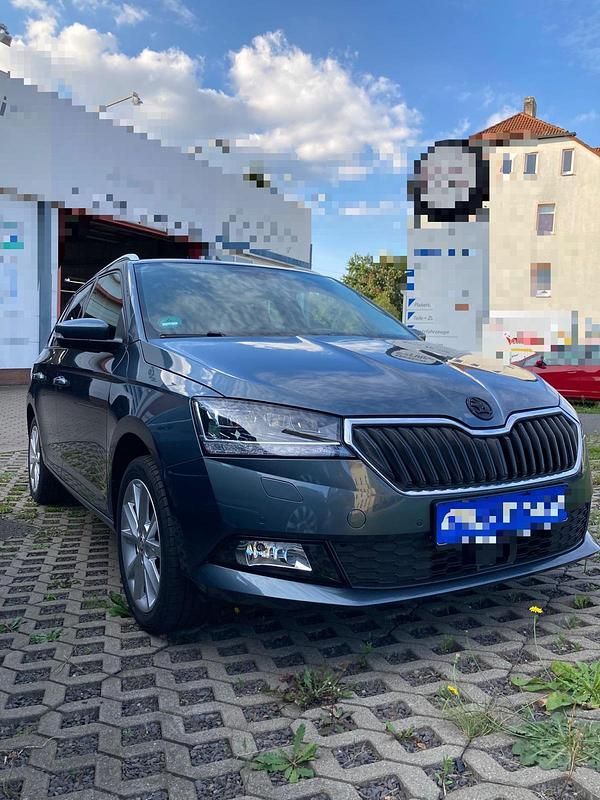 Grau Gebraucht 2018 Skoda Fabia Clever Kombi | 8.750 € (Fairer Preis) - Bild 1/4