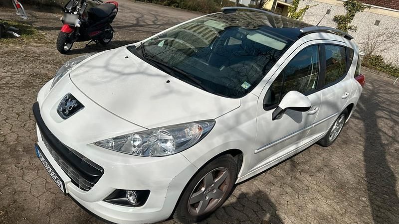 Gebraucht Peugeot 207 Filou 73 PS (53 kW) 2012 Weiß Kombi