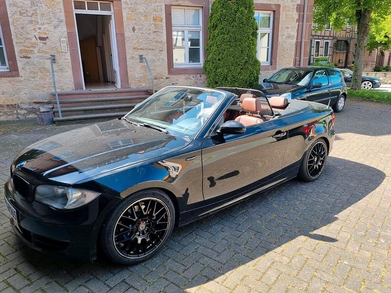 Schwarz Gebraucht 2008 BMW 118 Cabriolet Performance Cabrio | 8.499 € (Fairer Preis) - Bild 1/4