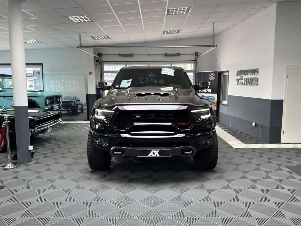 Używany Dodge Ram 717 KM (527 kW) 2023 Czarny Pickup