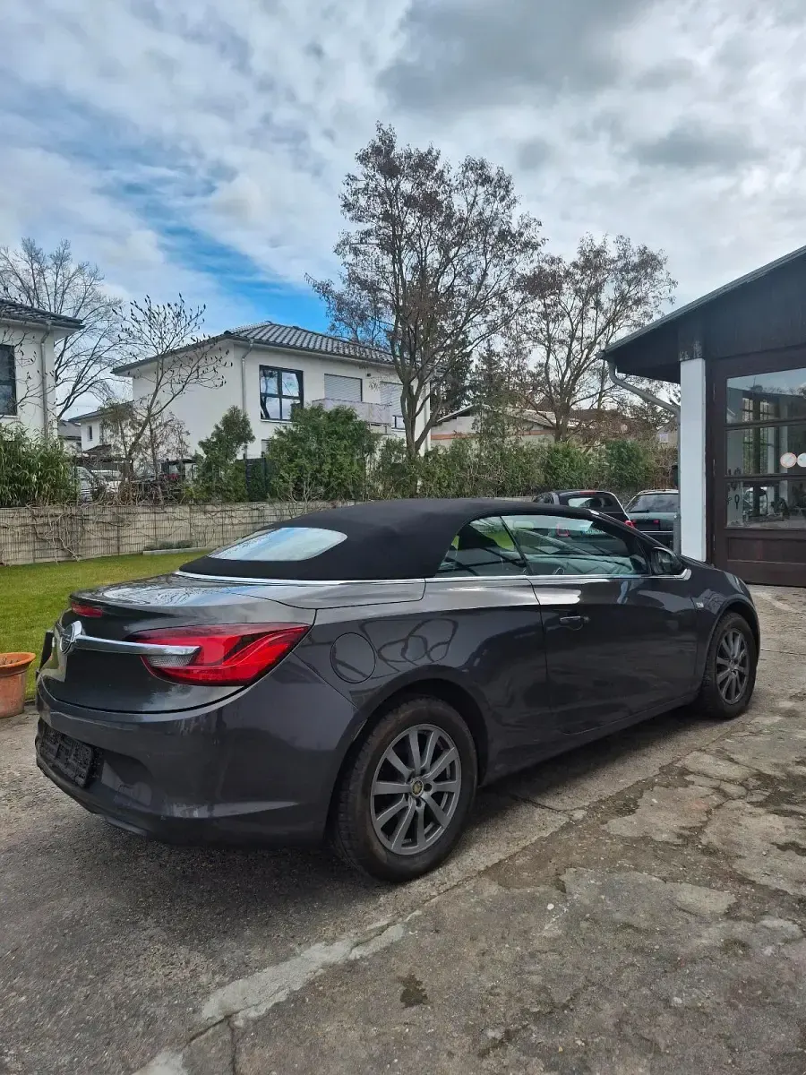 Gebraucht Opel Cascada 140 PS (102 kW) 2014 Andere farben Cabrio