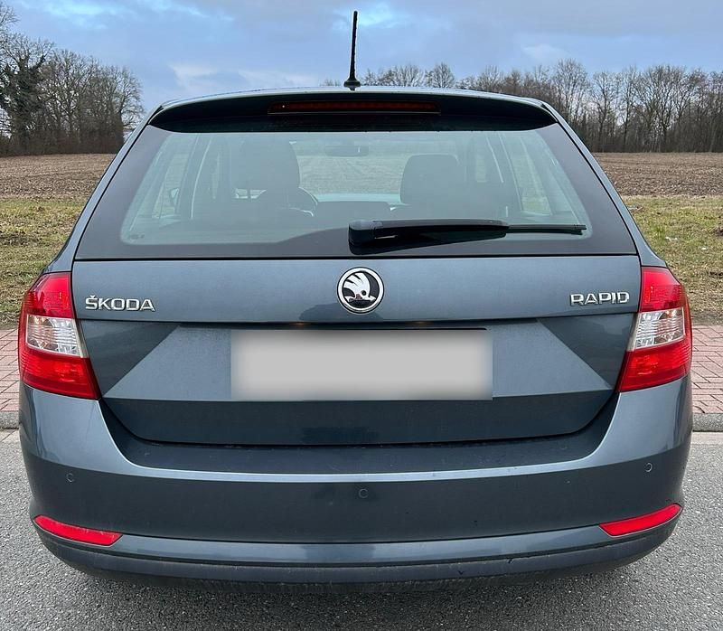 Gebraucht Skoda Rapid 90 PS (66 kW) 2016 Grau Kleinwagen