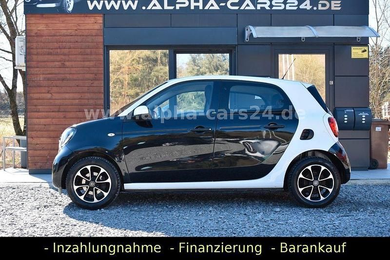 Gebraucht Smart ForFour Passion 71 PS (52 kW) 2016 Schwarz/weiß Kleinwagen