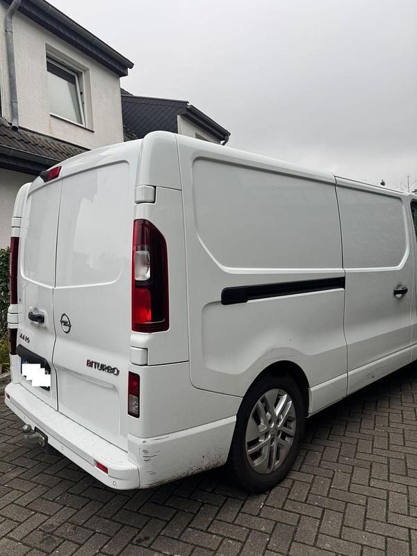 Gebraucht Opel Vivaro 140 PS (102 kW) 2015 Weiß Van / Kleinbus