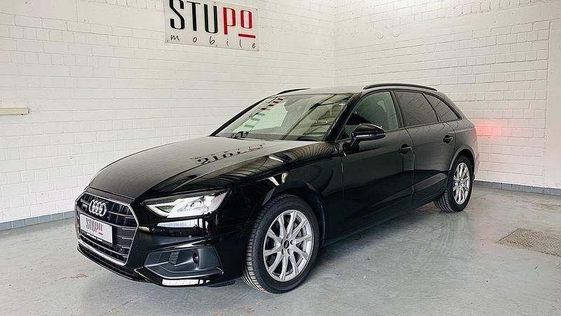 Mythosschwarz metallic Gebraucht 2021 Audi A4 Kombi | 29.490 € (Teuer) - Bild 1/4
