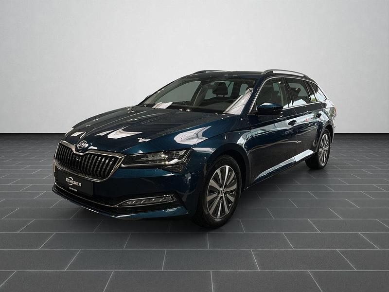 Lavablau metallic (metallic) Gebraucht 2021 Skoda Superb Style Limousine | 24.790 € (Fairer Preis) - Bild 1/4