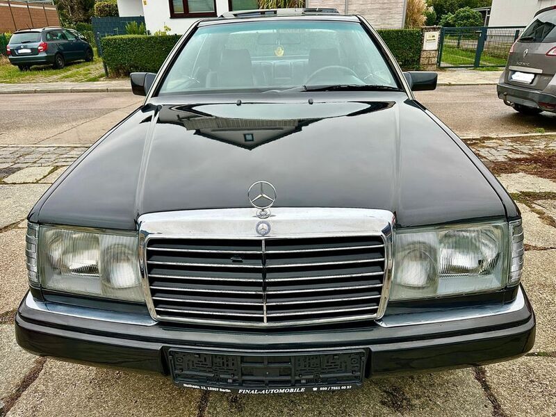 Gebraucht Mercedes E300 220 PS (161 kW) 1989 Schwarz Coupé
