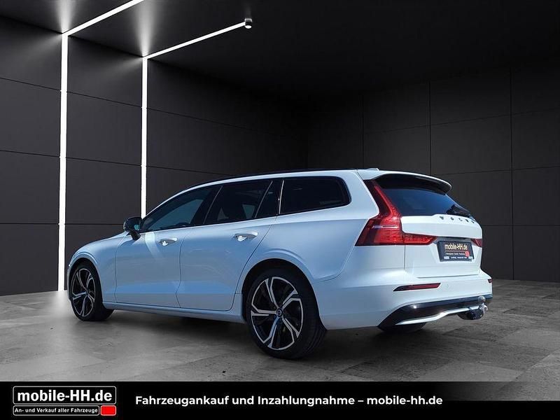 Gebraucht Volvo V60 Plus 197 PS (144 kW) 2023 Crystal white pearl / Kombi