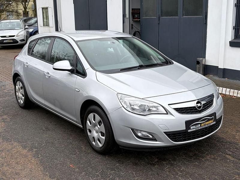 Silber Gebraucht 2012 Opel Astra Limousine | 5.490 € (Fairer Preis) - Bild 1/4