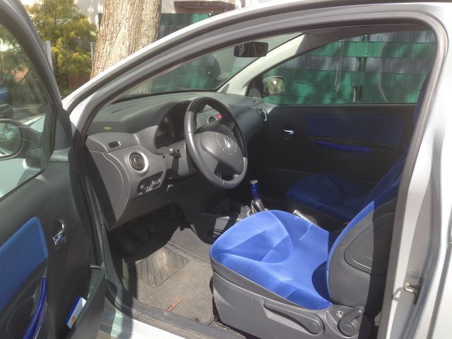 Gebraucht Citroën C2 Comfort 73 PS (53 kW) 2007 Silber metallic Kleinwagen