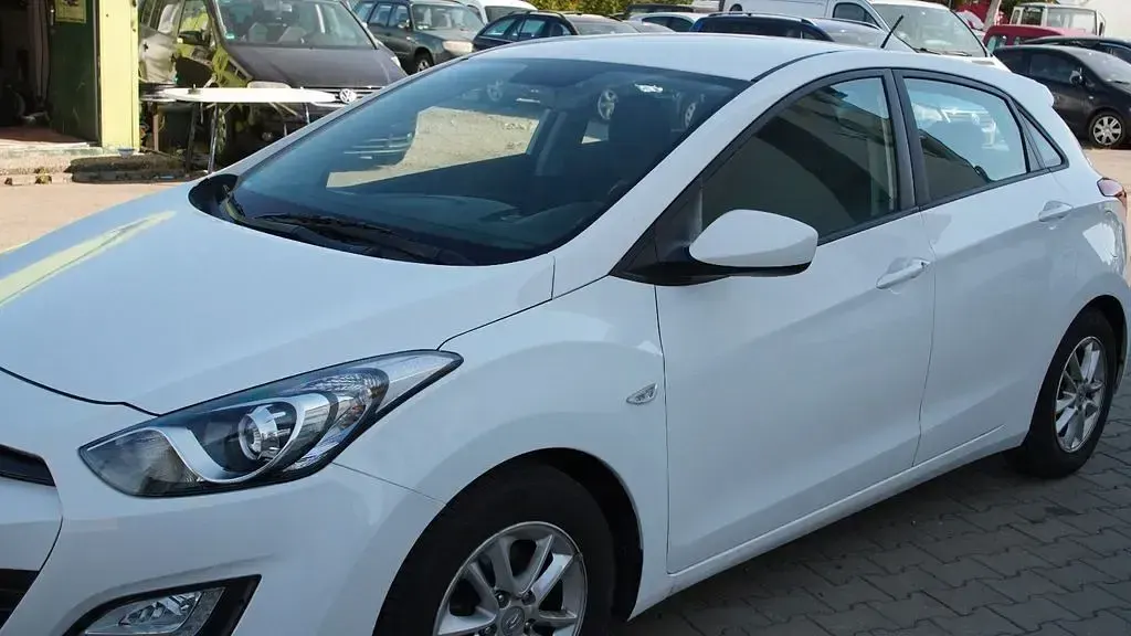 Gebraucht Hyundai i30 Edition 99 PS (72 kW) 2013 Weiß Limousine