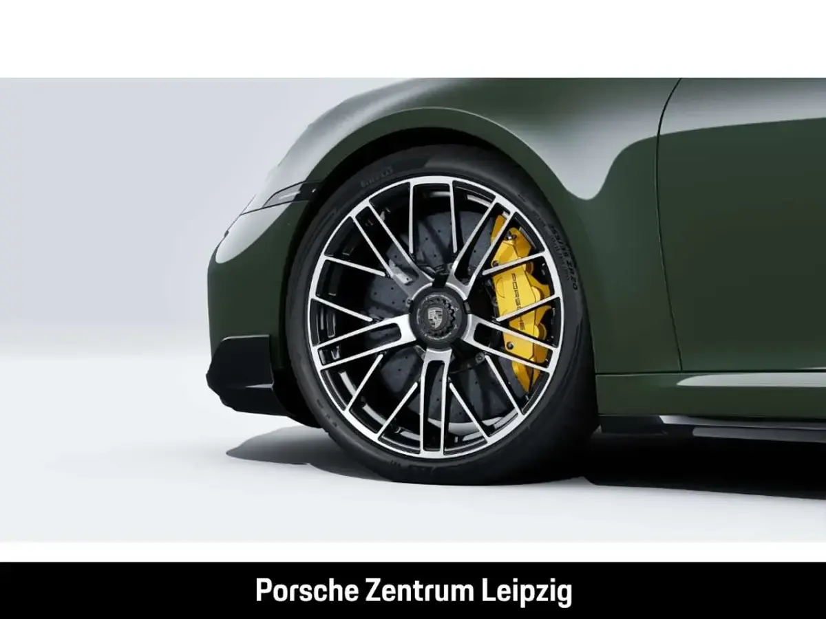 Neu Porsche 992 711 PS (522 kW) 2026 Farbe nach wahl schwarzolive Coupé