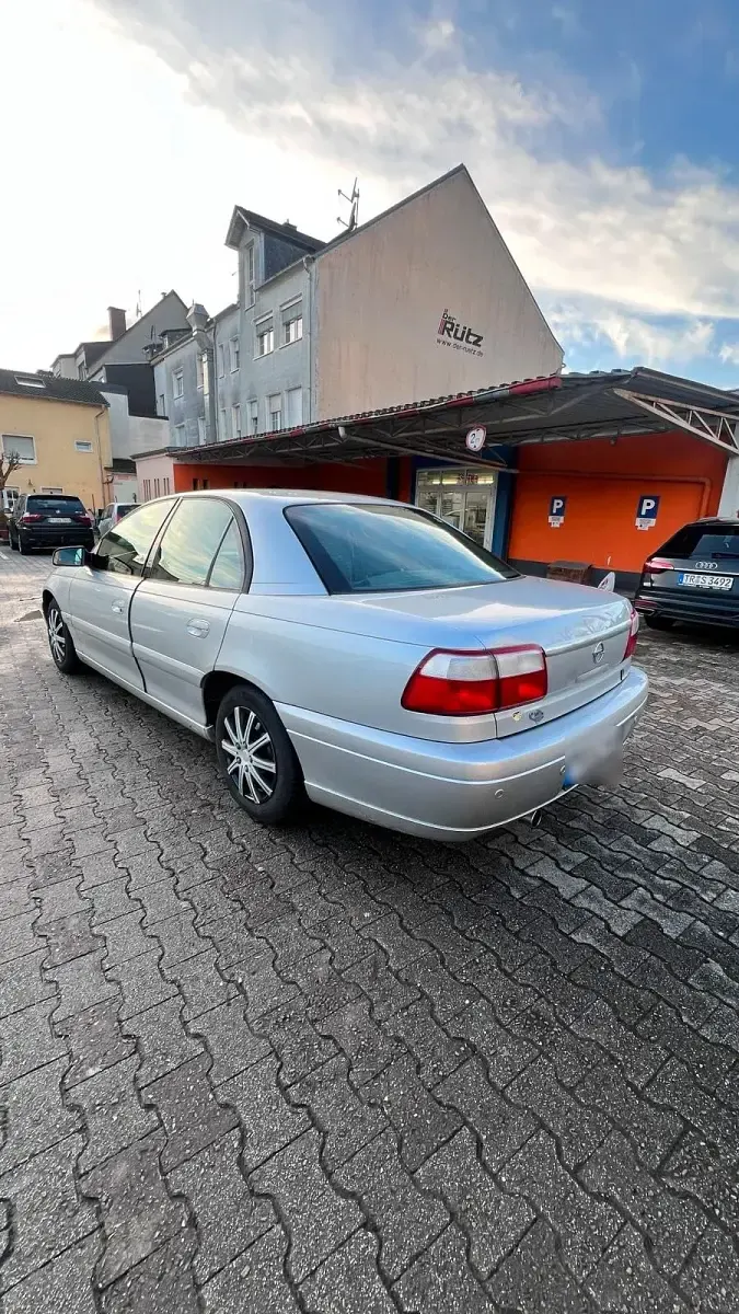 Gebraucht Opel Omega 140 PS (102 kW) 2002 Silber Limousine