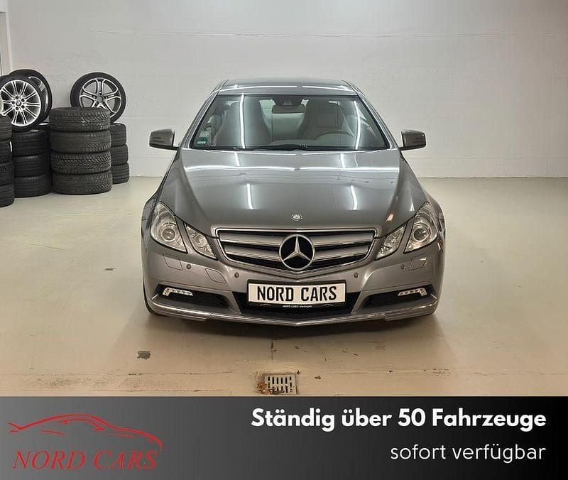 Silber Gebraucht 2010 Mercedes E250 Coupé | 15.500 € (Etwas zu teuer) - Bild 1/4