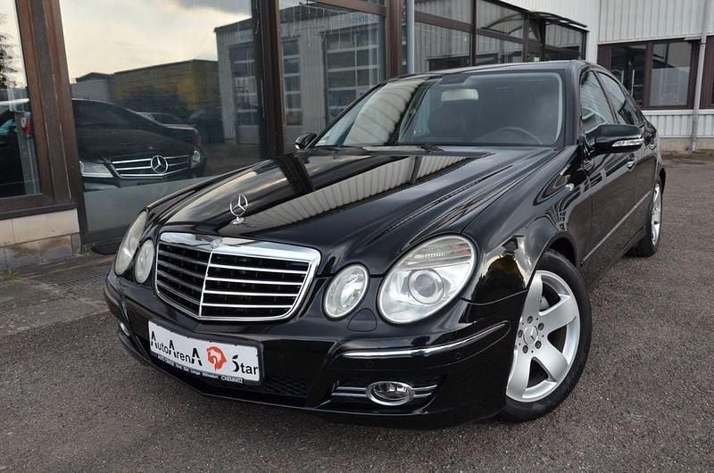 Obsidianschwarz Gebraucht 2007 Mercedes E200 Avantgarde Limousine | 7.290 € (Fairer Preis) - Bild 1/4