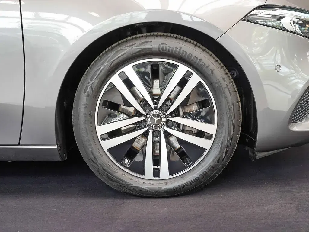 Gebraucht Mercedes A200 Progressive 150 PS (110 kW) 2022 Mountaingrau Limousine