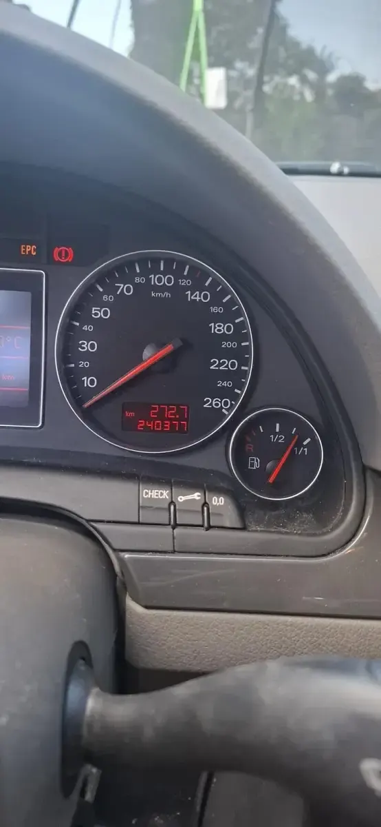 Gebraucht Audi A4 130 PS (95 kW) 2001 Rot Limousine
