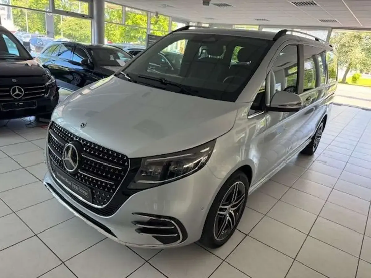 Gebraucht Mercedes V300 AMG 237 PS (174 kW) 2025 Hightechsilber Van / Kleinbus
