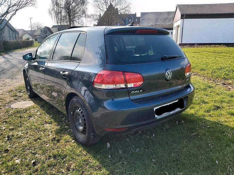 Gebraucht VW Golf VI 105 PS (77 kW) 2012 Blau Kleinwagen