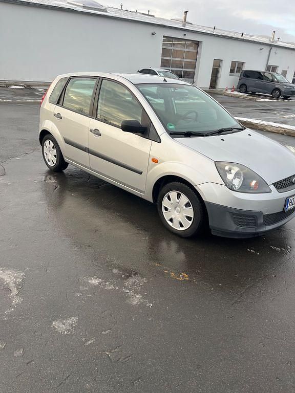 Gebraucht Ford Fiesta Ambiente 70 PS (51 kW) 2006 Silber Kleinwagen