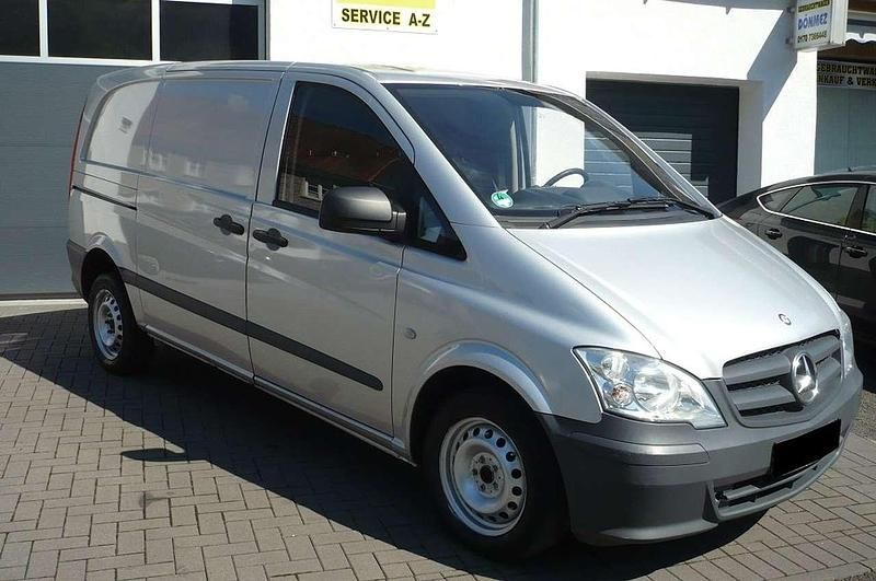 Silber Gebraucht 2013 Mercedes Vito Van / Kleinbus | 5.300 € (Guter Preis) - Bild 1/4