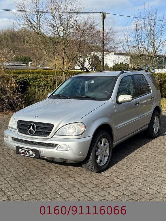 Gebraucht Mercedes ML270 163 PS (119 kW) 2004 Silber SUV