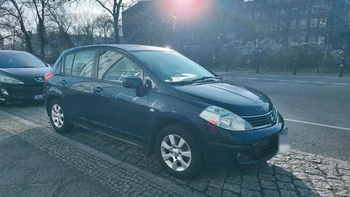 Gebraucht Nissan Tiida 110 PS (80 kW) 2008 Blau Kleinwagen