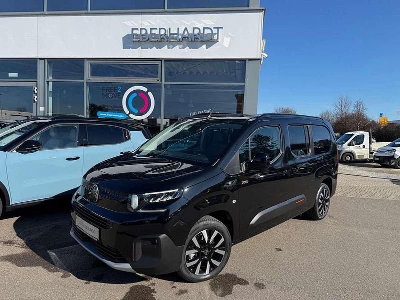 Neu Citroën Berlingo 131 PS (96 kW) 2026 Schwarz (perla nera schwarz perlaneraschwarz) Van / Kleinbus
