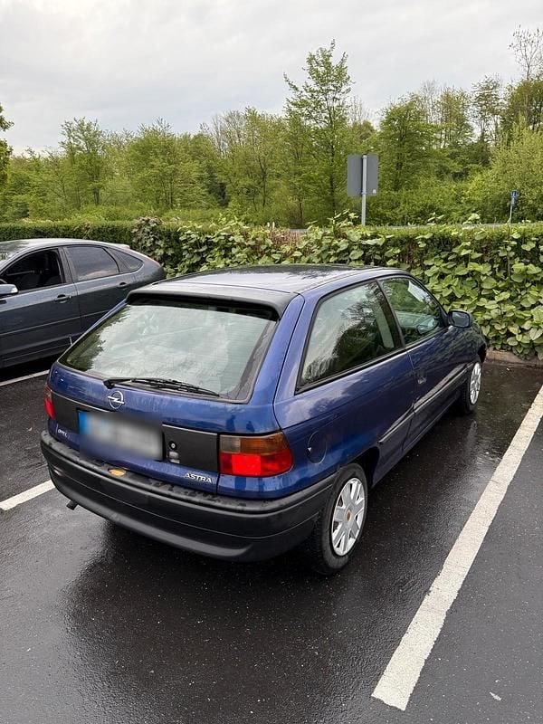 Second-hand Opel Astra 60 CP (44 kW) 1995 Albastru Coupe