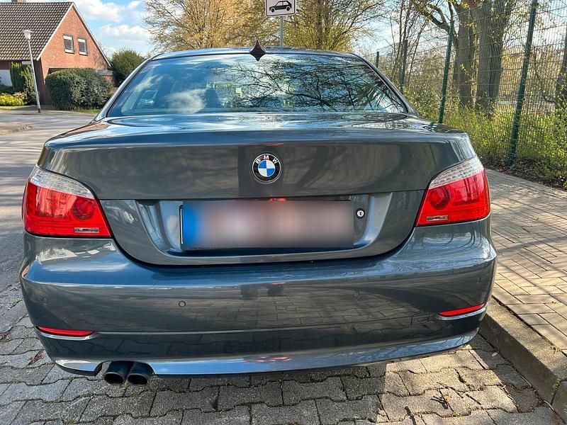 Gebraucht BMW 525 218 PS (160 kW) 2008 Grau Limousine