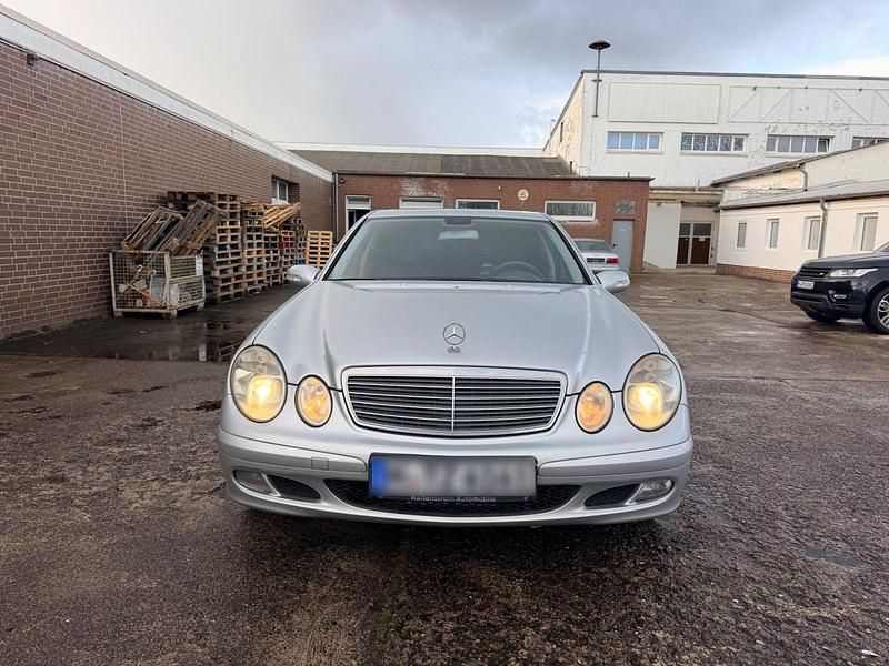 Gebraucht Mercedes E220 Avantgarde 150 PS (110 kW) 2005 Schwarz Limousine