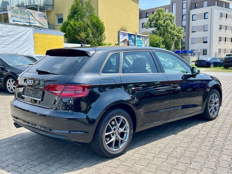 Gebraucht Audi A3 Attraction 125 PS (91 kW) 2015 Schwarz Limousine