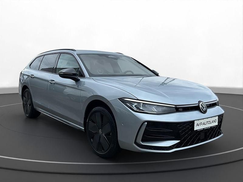 Gebraucht VW Passat Style 272 PS (200 kW) 2025 Silber Kombi