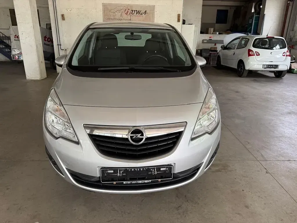 Gebraucht Opel Meriva Design Edition 101 PS (74 kW) 2011 Silber Van / Kleinbus