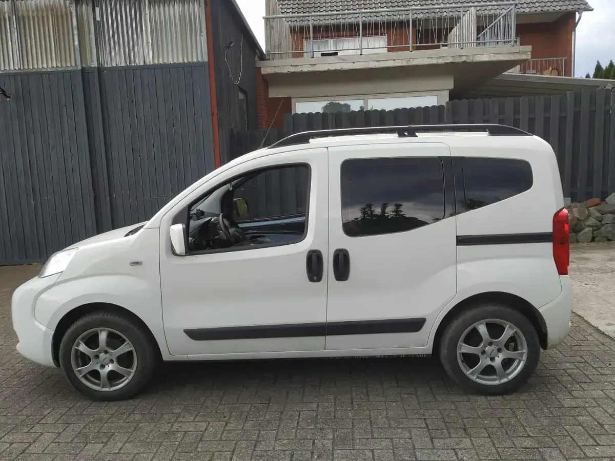 Gebraucht Fiat Fiorino 77 PS (56 kW) 2016 Weiß Van / Kleinbus