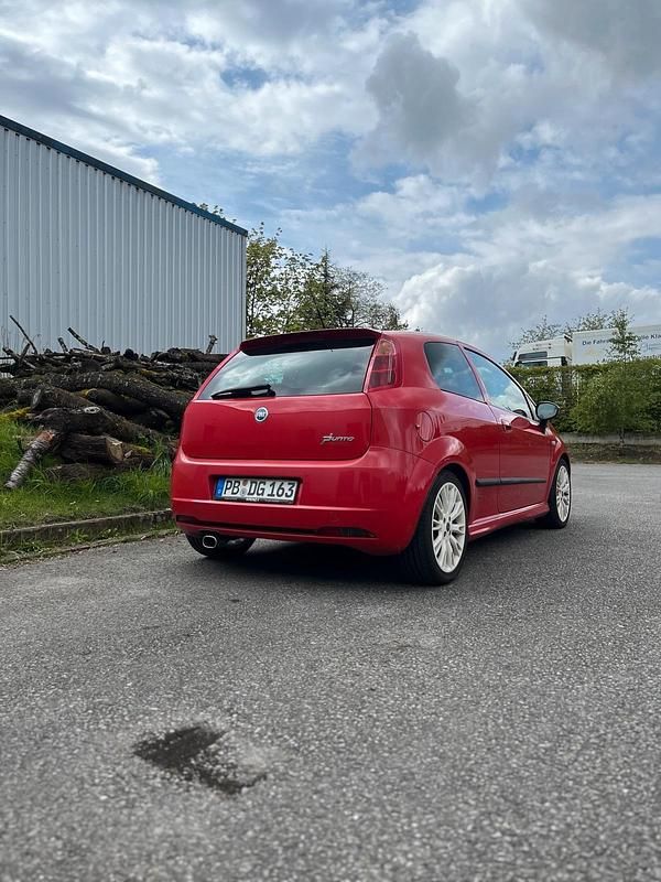 Rot Gebraucht 2006 Fiat Grande Punto Kleinwagen | 1.200 € (Guter Preis) - Bild 1/4