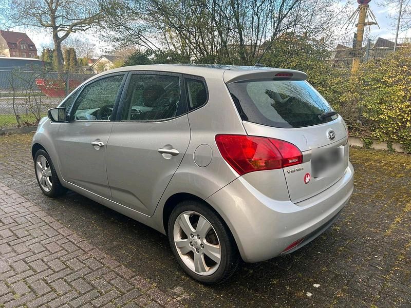 Gebraucht Kia Venga 90 PS (66 kW) 2013 Grau Kleinwagen