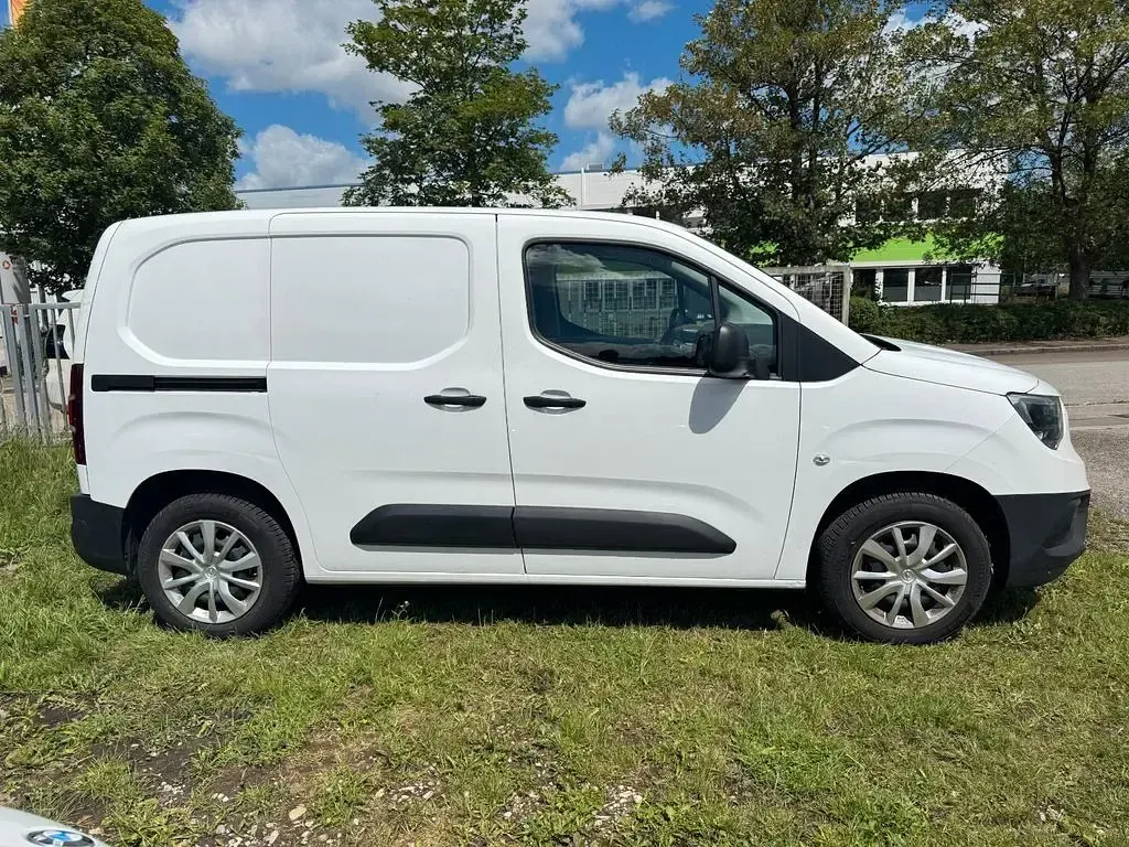 Gebraucht Opel Combo Edition 102 PS (75 kW) 2019 Weiß Van / Kleinbus