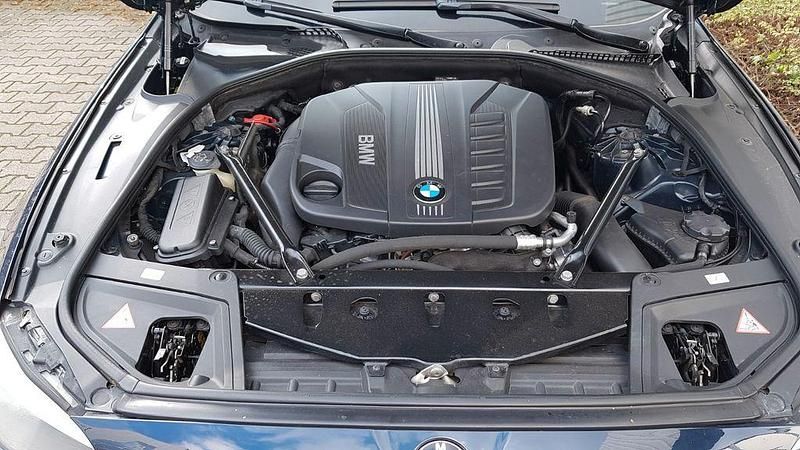 Gebraucht BMW 530 258 PS (189 kW) 2012 Blau Kombi