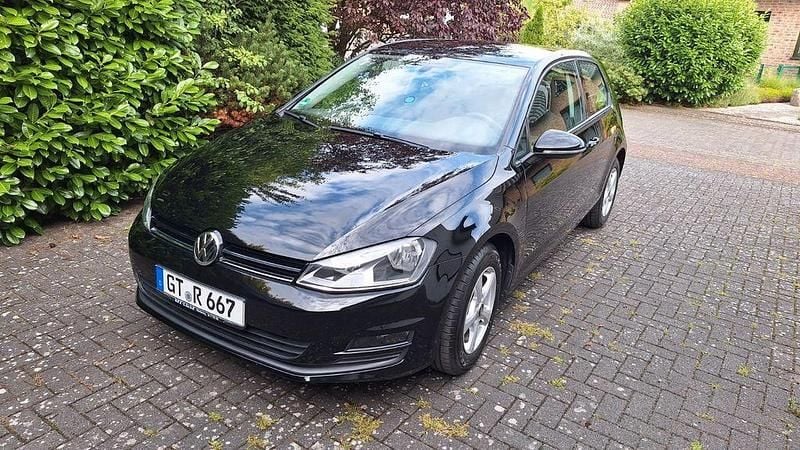 Schwarz Gebraucht 2016 VW Golf VII Trendline Limousine | 6.900 € (Superpreis) - Bild 1/4