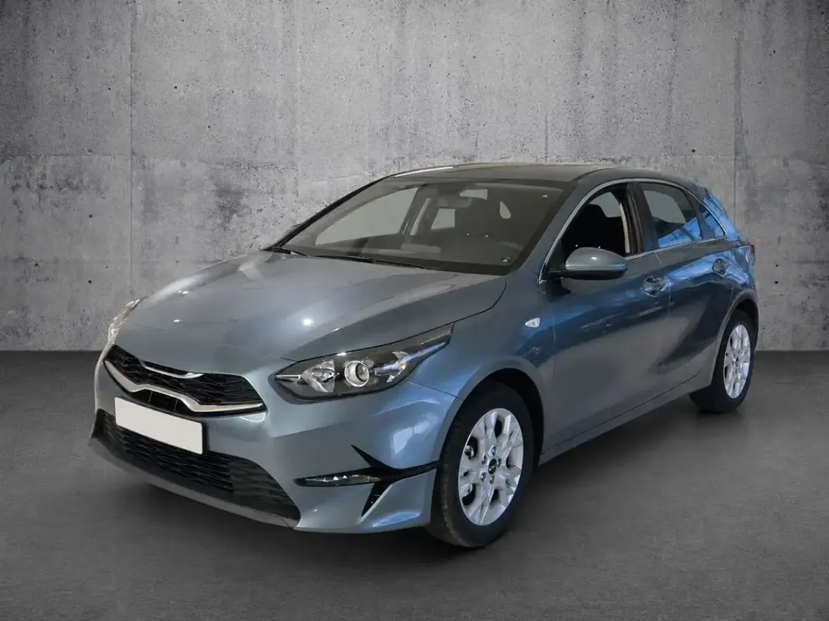 Neu Kia Ceed Vision 140 PS (102 kW) 2025 Grau Kleinwagen
