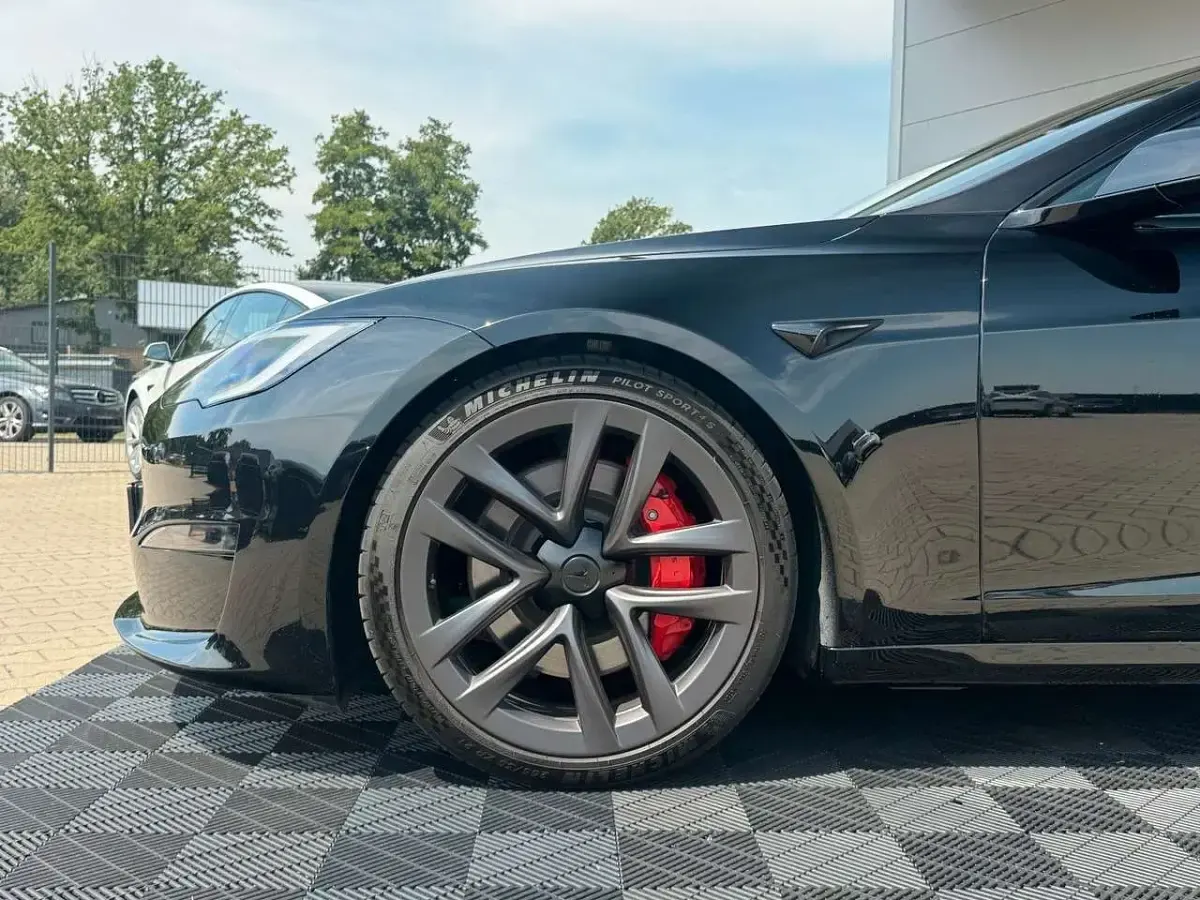 Gebraucht Tesla Model S Plaid 759 kW (1033 PS) 2023 Solid black Kleinwagen
